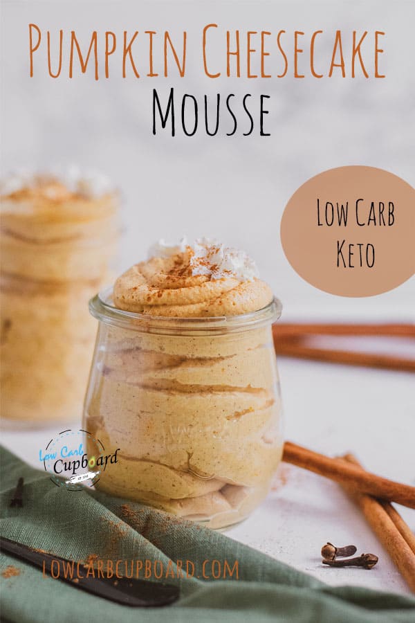 Low carb keto pumpkin cheesecake mousse recipe. An easy and delicious pumpkin spice keto dessert. High in healthy fat low in carbs. #ketodessert #ketopumpkinrecipes